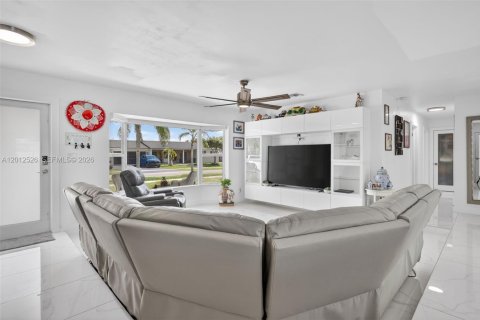 Villa ou maison à vendre à Miami, Floride: 5 chambres, 153.85 m2 № 2076124 - photo 7