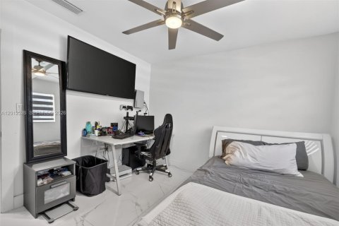 Villa ou maison à vendre à Miami, Floride: 5 chambres, 153.85 m2 № 2076124 - photo 16