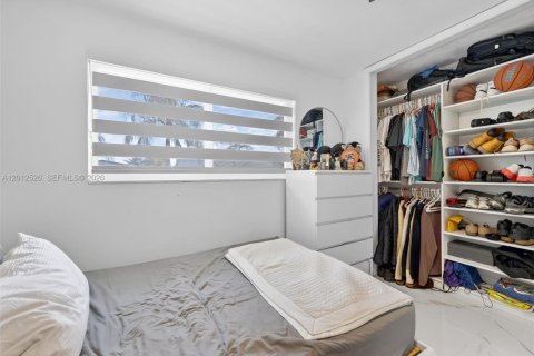 Villa ou maison à vendre à Miami, Floride: 5 chambres, 153.85 m2 № 2076124 - photo 17