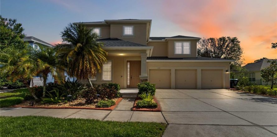House in Windermere, Florida 4 bedrooms, 255.02 sq.m. № 1780842