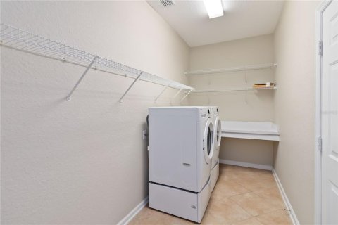 House in Windermere, Florida 4 bedrooms, 255.02 sq.m. № 1780842 - photo 21