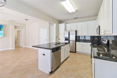 House in Windermere, Florida 4 bedrooms, 255.02 sq.m. № 1780842 - photo 14