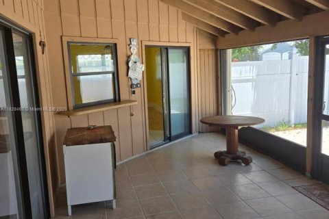 Casa en venta en Port St. Lucie, Florida, 2 dormitorios, 139.07 m2 № 1799439 - foto 2