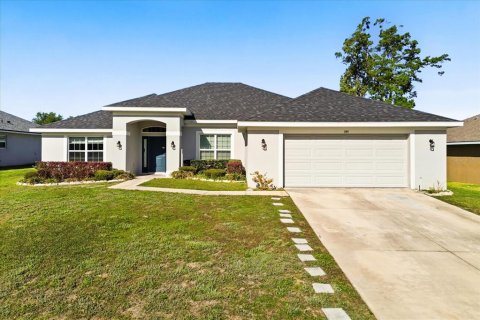 House in Leesburg, Florida 4 bedrooms, 236.81 sq.m. № 2098198