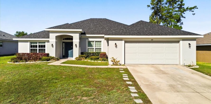 House in Leesburg, Florida 4 bedrooms, 236.81 sq.m. № 2098198