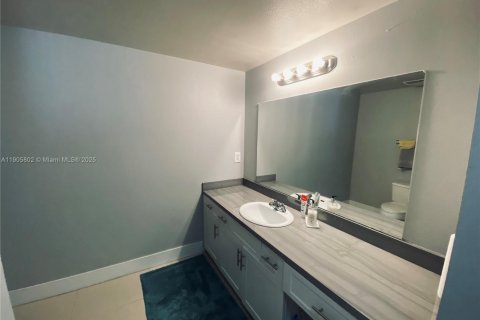 Снять в аренду кондоминиум в Пемброк-Пайнс, Флорида 2 спальни, 104.98м2, № 1956422 - фото 8