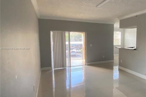 Снять в аренду кондоминиум в Пемброк-Пайнс, Флорида 2 спальни, 104.98м2, № 1956422 - фото 6