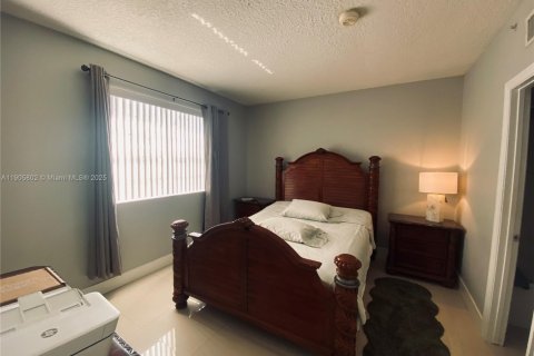 Снять в аренду кондоминиум в Пемброк-Пайнс, Флорида 2 спальни, 104.98м2, № 1956422 - фото 9