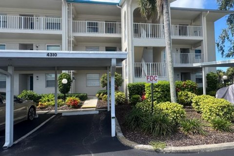 Condo in Bradenton, Florida, 2 bedrooms  № 1827237 - photo 1