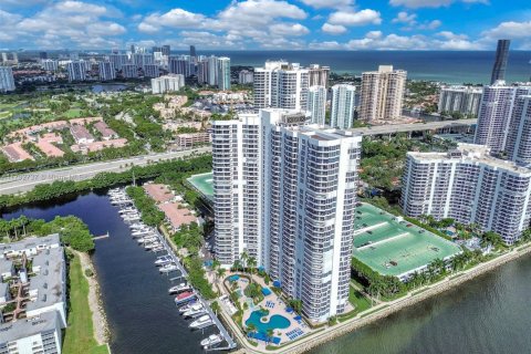 Купить кондоминиум в Авентура, Флорида 2 спальни, 126.44м2, № 1670472 - фото 1