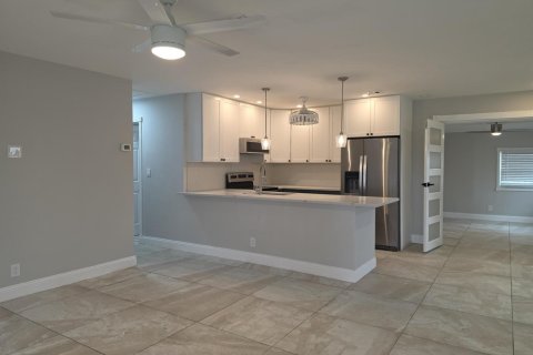 House in Margate, Florida 3 bedrooms, 138.05 sq.m. № 2431280 - photo 4