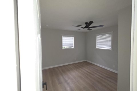 House in Margate, Florida 3 bedrooms, 138.05 sq.m. № 2431280 - photo 11