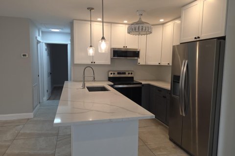 House in Margate, Florida 3 bedrooms, 138.05 sq.m. № 2431280 - photo 6