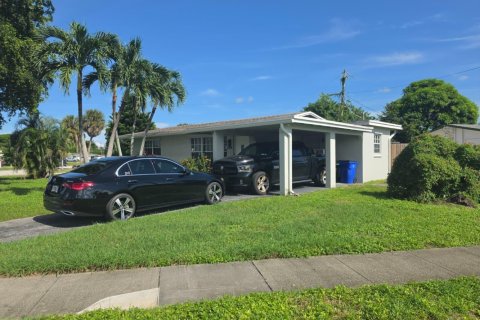 House in Margate, Florida 3 bedrooms, 138.05 sq.m. № 2431280 - photo 2