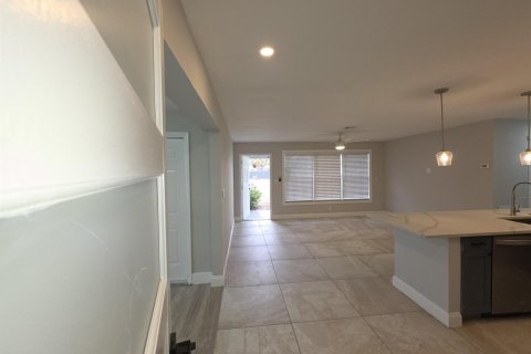 House in Margate, Florida 3 bedrooms, 138.05 sq.m. № 2431280 - photo 7