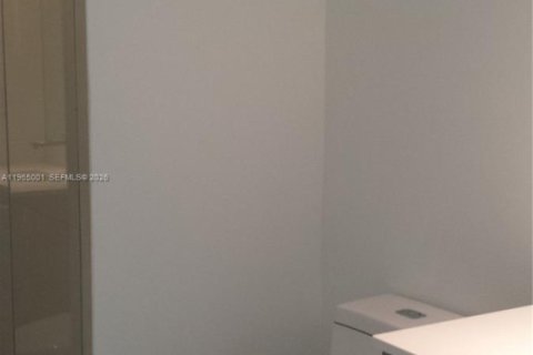 Condo in Miami, Florida, 1 bedroom  № 2026356 - photo 2