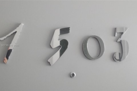 Condo in Miami, Florida, 1 bedroom  № 2026356