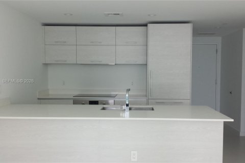 Condo in Miami, Florida, 1 bedroom  № 2026356 - photo 6