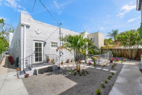 Casa en alquiler en West Palm Beach, Florida, 3 dormitorios, 138.98 m2 № 1217386 - foto 1