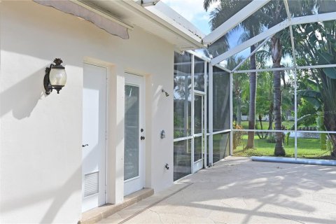 House in Bradenton, Florida 4 bedrooms, 303.05 sq.m. № 2429532 - photo 20