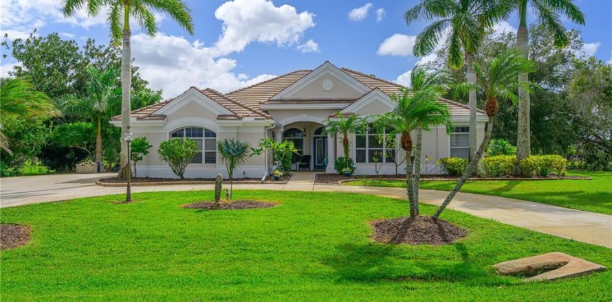 House in Bradenton, Florida 4 bedrooms, 303.05 sq.m. № 2429532
