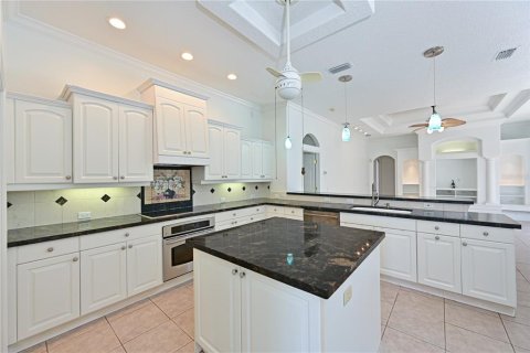 House in Bradenton, Florida 4 bedrooms, 303.05 sq.m. № 2429532 - photo 16