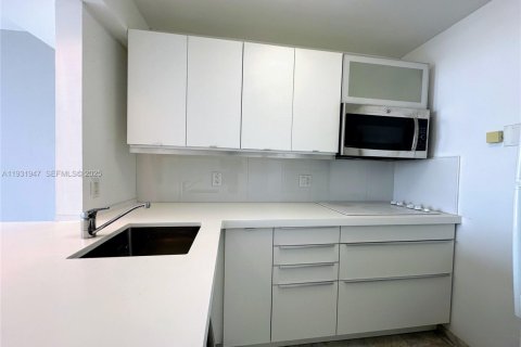 Купить кондоминиум в Норт-Майами, Флорида 1 спальня, 67.17м2, № 1990485 - фото 2