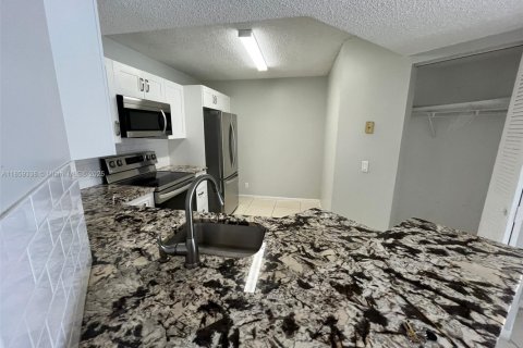 Condominio en venta en Coral Springs, Florida, 2 dormitorios, 91.42 m2 № 1889925 - foto 3