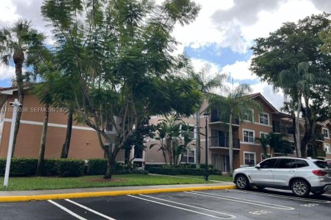 Condo in Coral Springs, Florida, 2 bedrooms  № 1889925 - photo 26