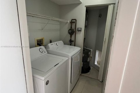 Condominio en venta en Coral Springs, Florida, 2 dormitorios, 91.42 m2 № 1889925 - foto 13