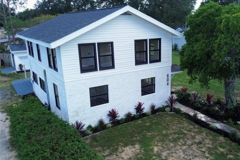 House in Dundee, Florida 5 bedrooms, 265.33 sq.m. № 2423855