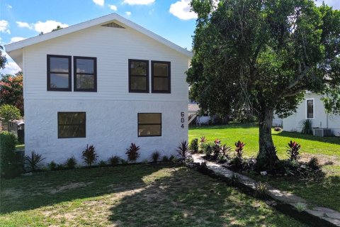 House in Dundee, Florida 5 bedrooms, 265.33 sq.m. № 2423855 - photo 2