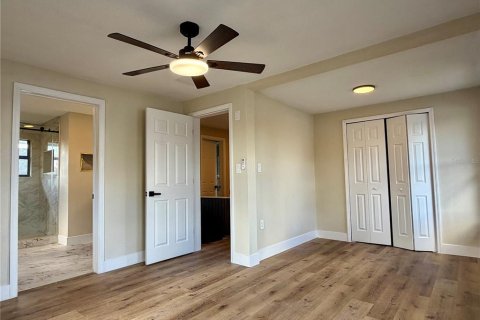 House in Dundee, Florida 5 bedrooms, 265.33 sq.m. № 2423855 - photo 21