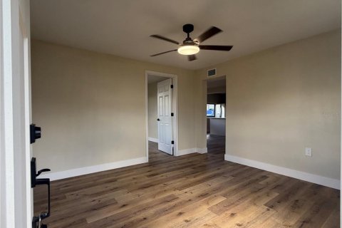 House in Dundee, Florida 5 bedrooms, 265.33 sq.m. № 2423855 - photo 5