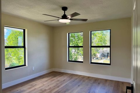 House in Dundee, Florida 5 bedrooms, 265.33 sq.m. № 2423855 - photo 19