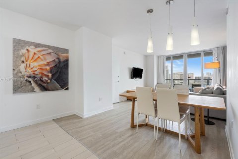 Condominio en venta en Hallandale Beach, Florida, 2 dormitorios, 94.76 m2 № 1834315 - foto 11