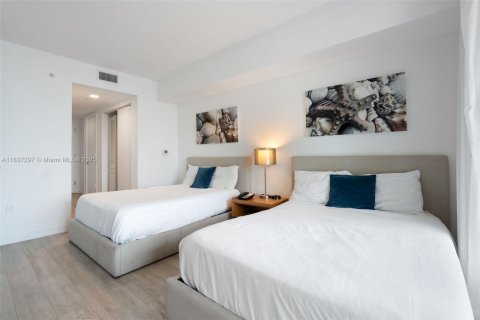 Condominio en venta en Hallandale Beach, Florida, 2 dormitorios, 94.76 m2 № 1834315 - foto 13