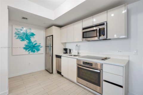 Condominio en venta en Hallandale Beach, Florida, 2 dormitorios, 94.76 m2 № 1834315 - foto 7