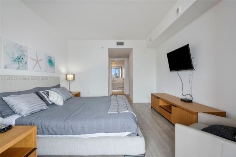 Condominio en venta en Hallandale Beach, Florida, 2 dormitorios, 94.76 m2 № 1834315 - foto 26