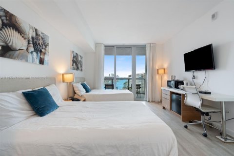 Condominio en venta en Hallandale Beach, Florida, 2 dormitorios, 94.76 m2 № 1834315 - foto 14