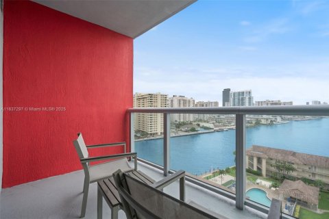 Condominio en venta en Hallandale Beach, Florida, 2 dormitorios, 94.76 m2 № 1834315 - foto 17