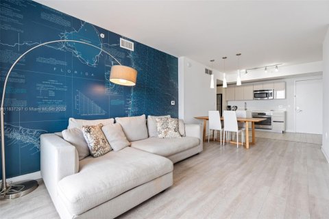 Condominio en venta en Hallandale Beach, Florida, 2 dormitorios, 94.76 m2 № 1834315 - foto 1