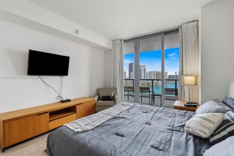 Condominio en venta en Hallandale Beach, Florida, 2 dormitorios, 94.76 m2 № 1834315 - foto 25