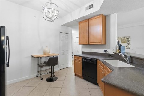 Condo in Orlando, Florida, 3 bedrooms  № 2147449 - photo 12