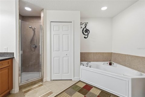 Condo in Orlando, Florida, 3 bedrooms  № 2147449 - photo 19
