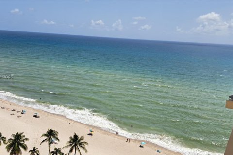 Купить кондоминиум в Холливуд, Флорида 54.81м2, № 1967643 - фото 1