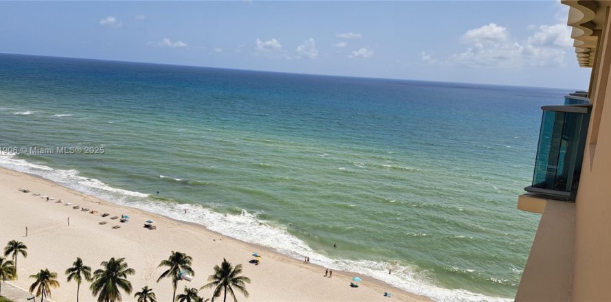 Студия в кондо в Холливуд, Флорида № 1967643