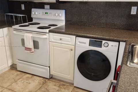 Купить кондоминиум в Холливуд, Флорида 54.81м2, № 1967643 - фото 10