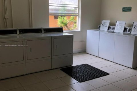 Condo in Palmetto Bay, Florida, 1 bedroom  № 1861471 - photo 5