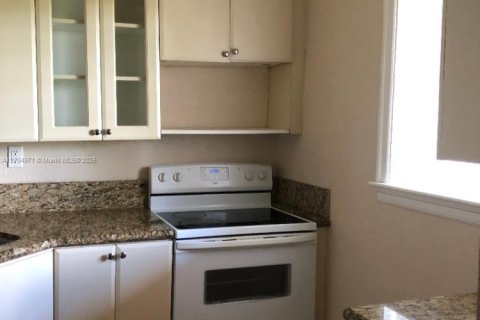 Condo in Palmetto Bay, Florida, 1 bedroom  № 1861471 - photo 1